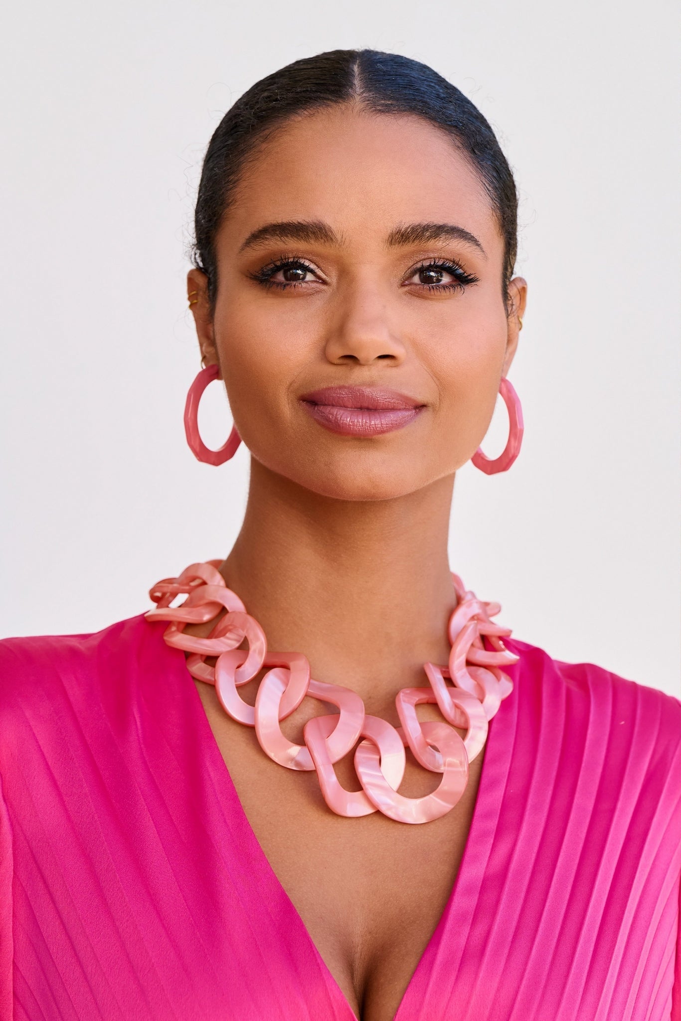 Glistening Resin Link Collar Necklace Pink